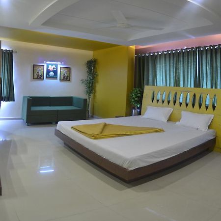 Hotel Barcelona Exotica Ahmedabad Exterior foto