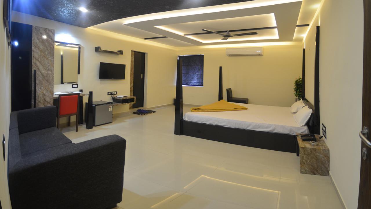 Hotel Barcelona Exotica Ahmedabad Exterior foto