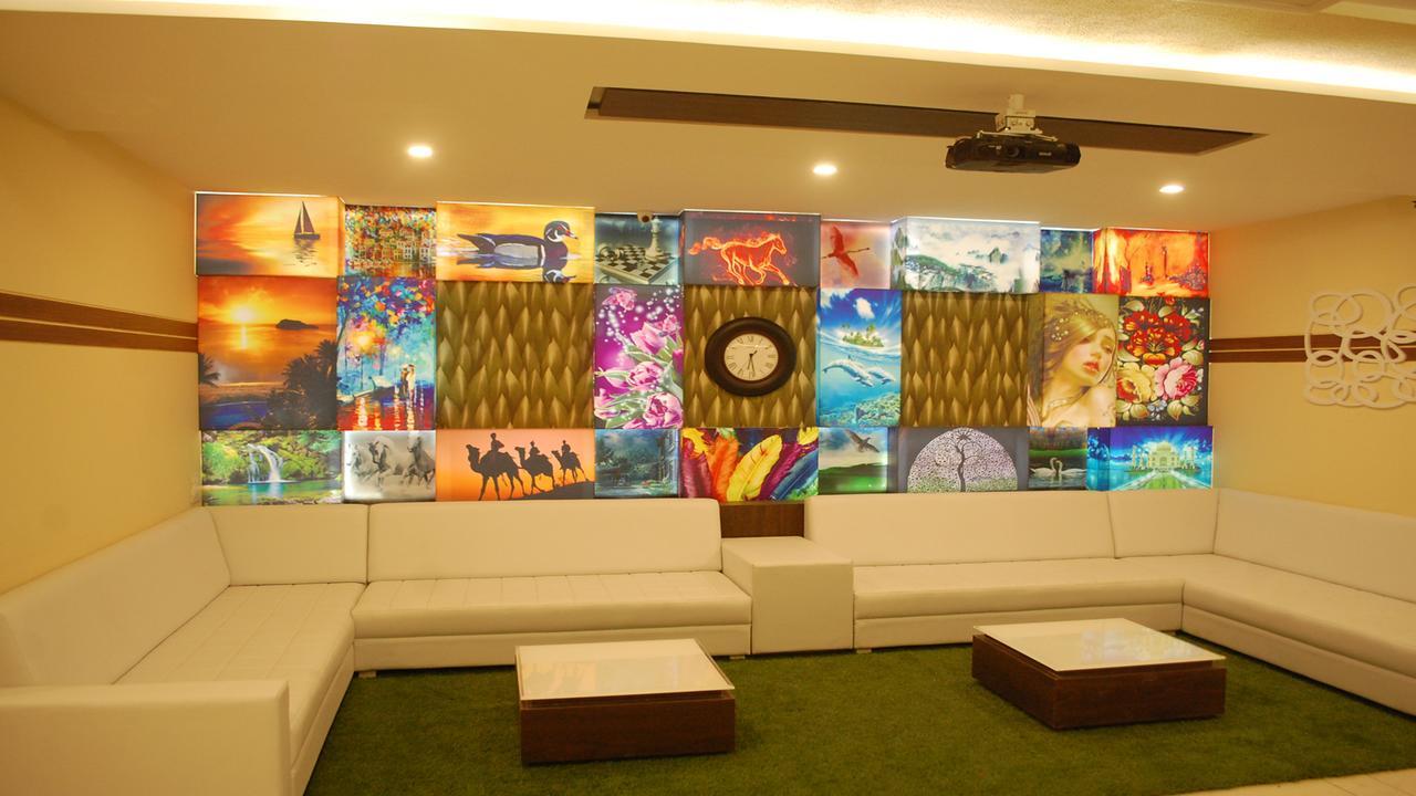 Hotel Barcelona Exotica Ahmedabad Exterior foto