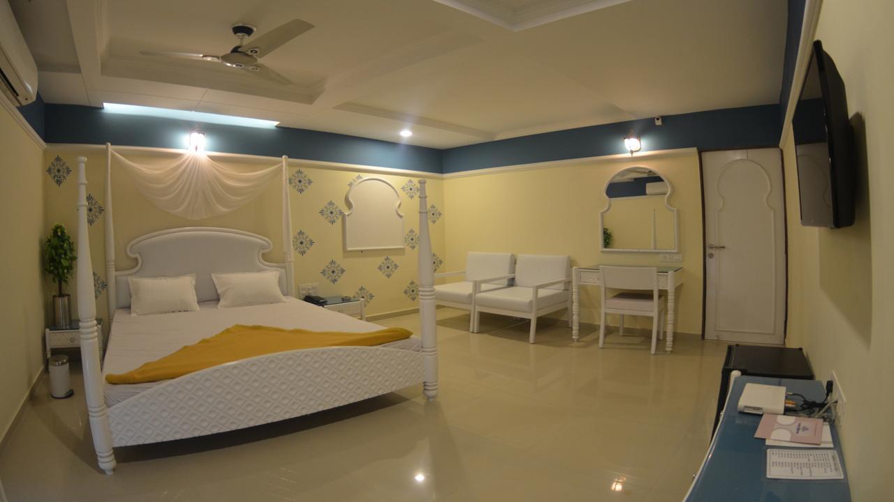 Hotel Barcelona Exotica Ahmedabad Exterior foto